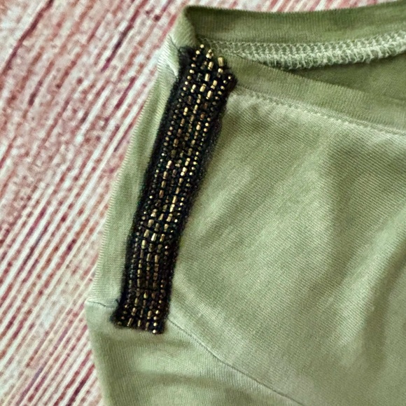 Seven7 • Sage Green Crisscross V-Neck Top, High-Low Hem, Women’s Size Large - Picture 12 of 16